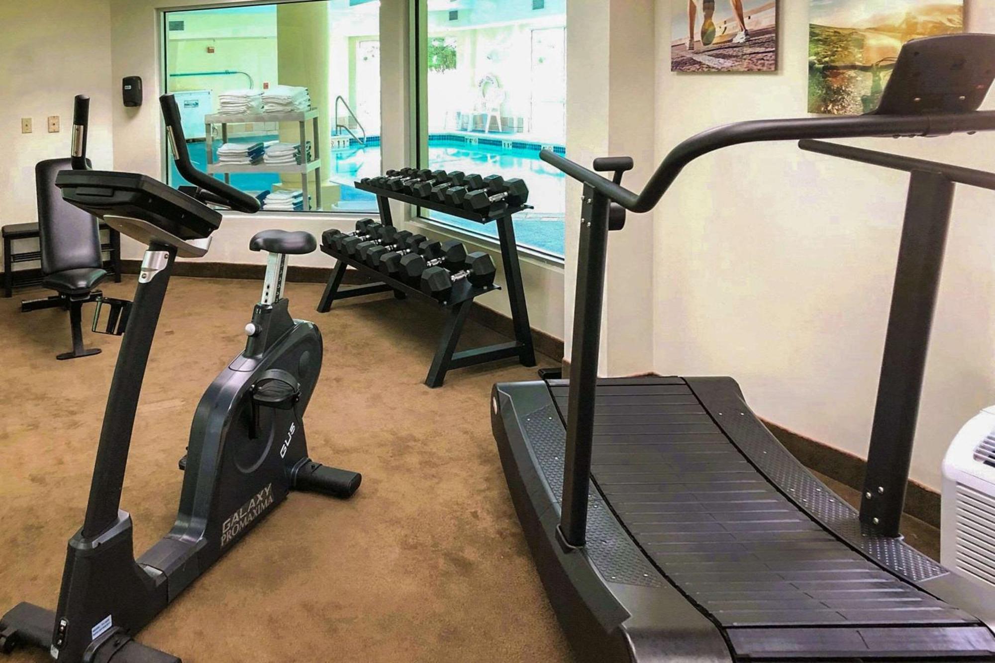 Comfort Inn & Suites Mount Pocono Esterno foto