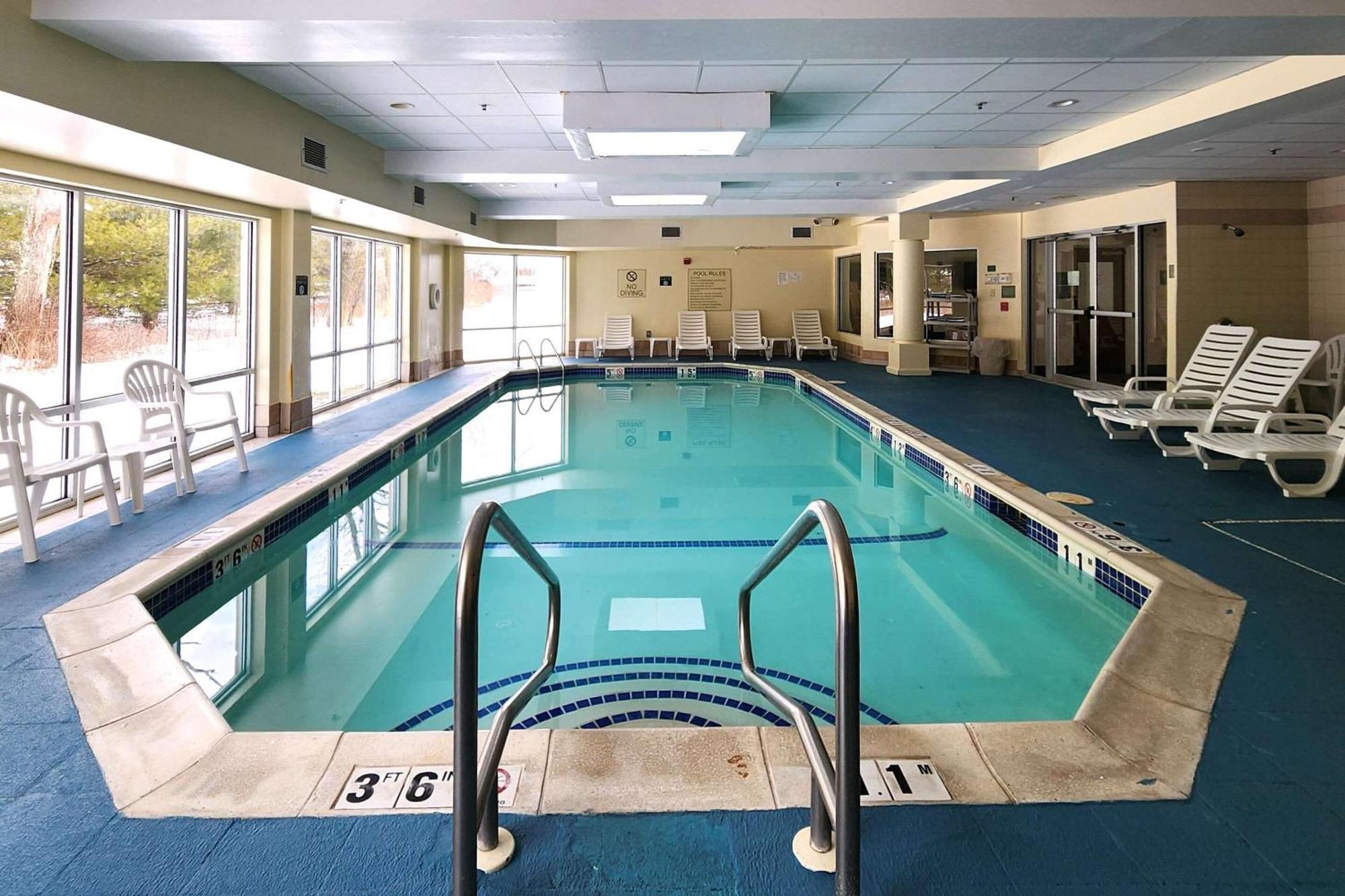 Comfort Inn & Suites Mount Pocono Esterno foto