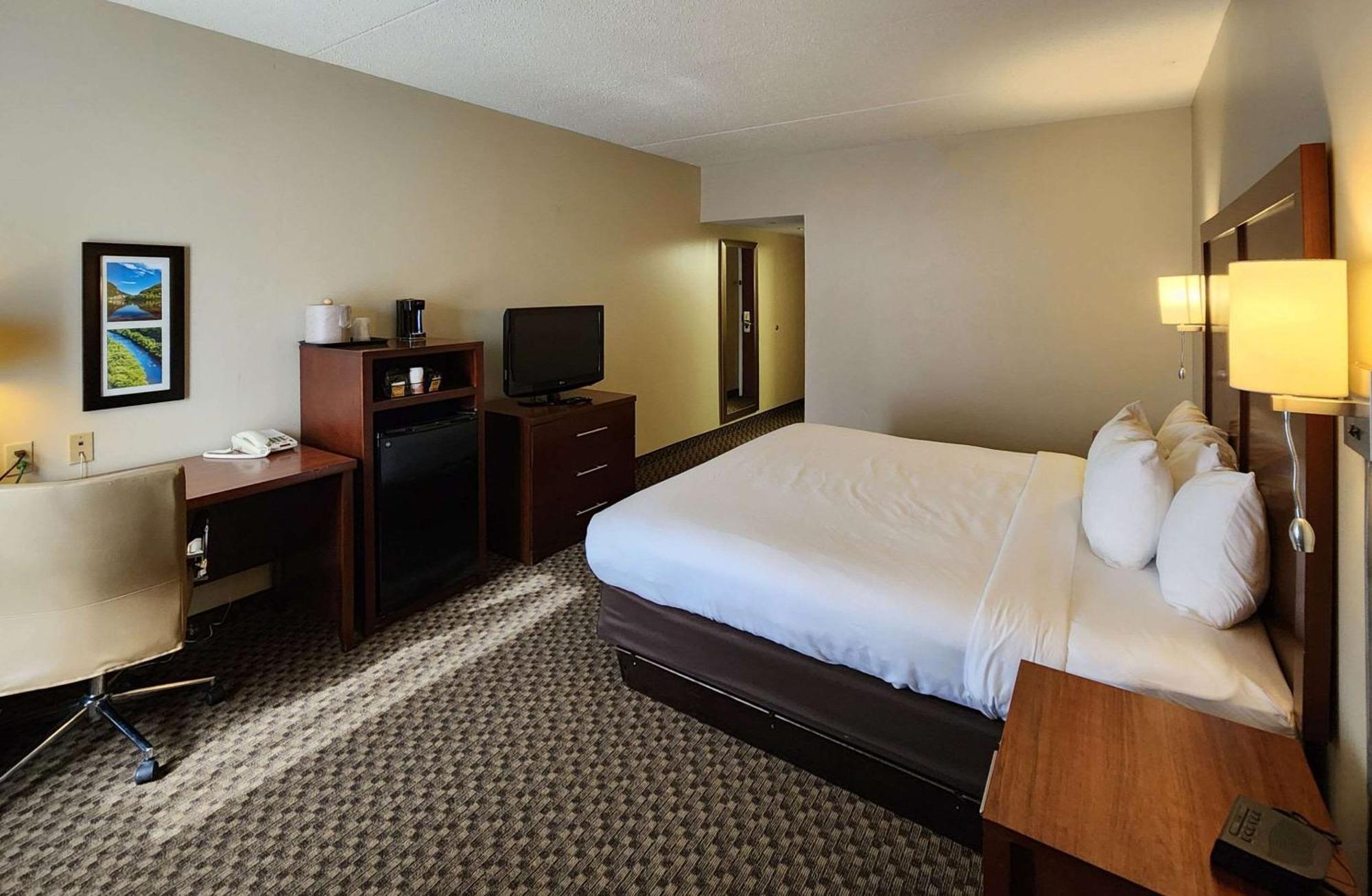 Comfort Inn & Suites Mount Pocono Esterno foto