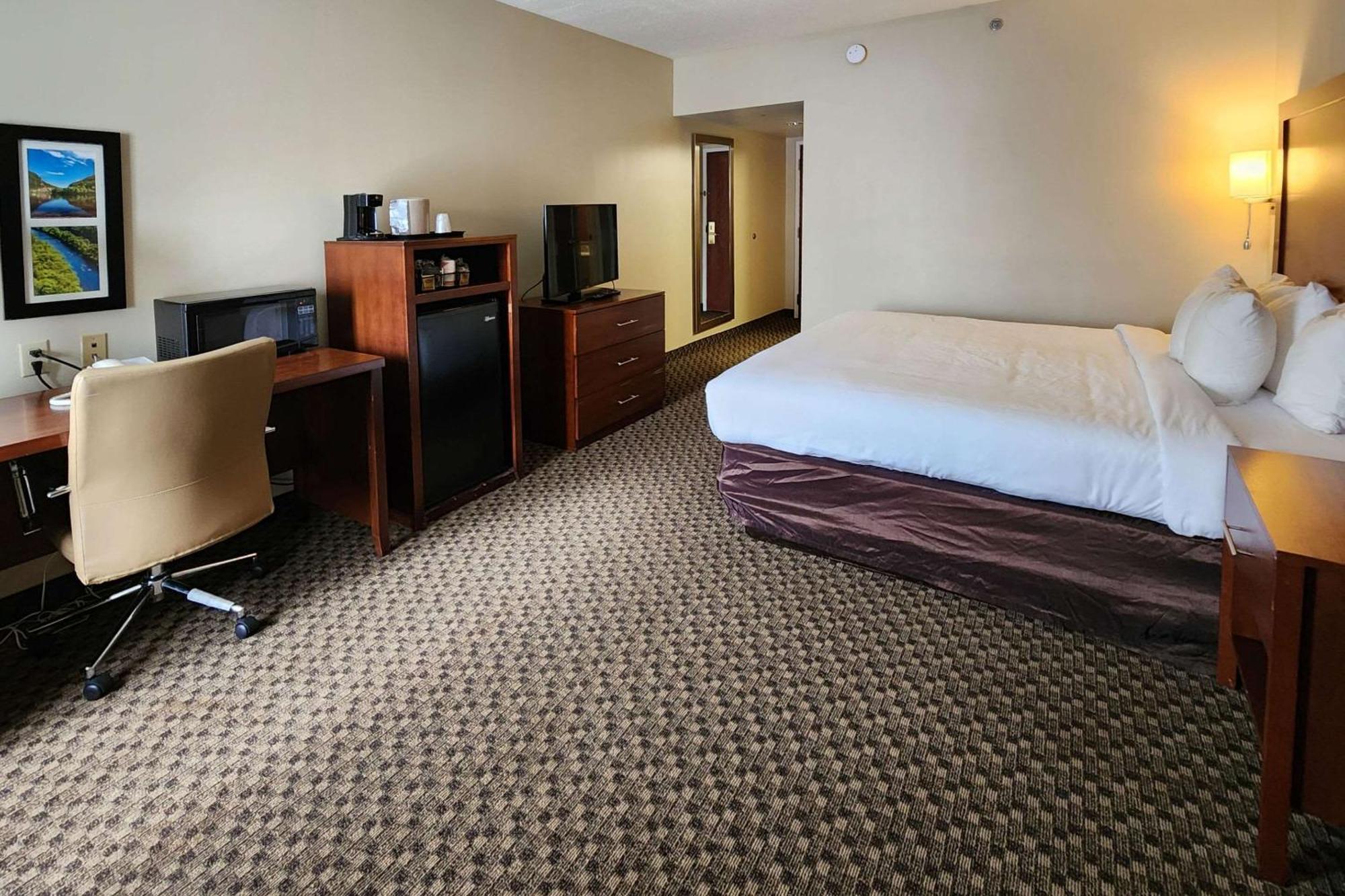 Comfort Inn & Suites Mount Pocono Esterno foto